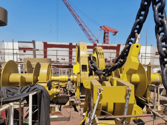 Installation of anchor chains on a vessel